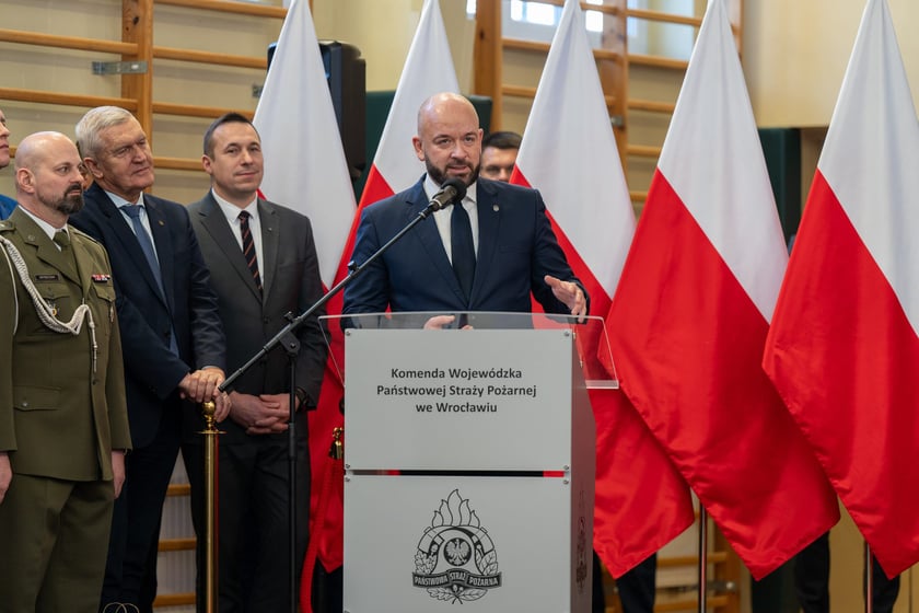 Uroczysty apel z okazji zakończenia służby w Państwowej Straży Pożarnej nadbryg. Marka Kamińskiego