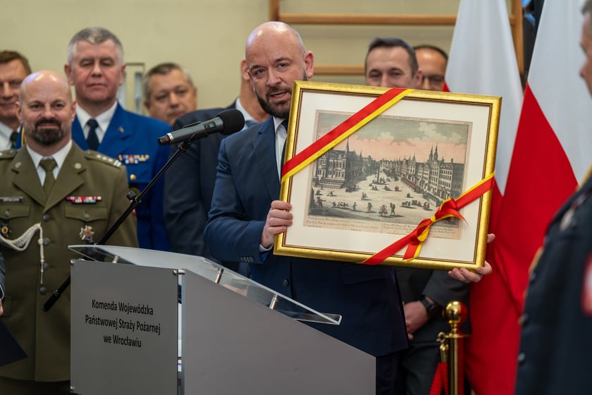 Uroczysty apel z okazji zakończenia służby w Państwowej Straży Pożarnej nadbryg. Marka Kamińskiego