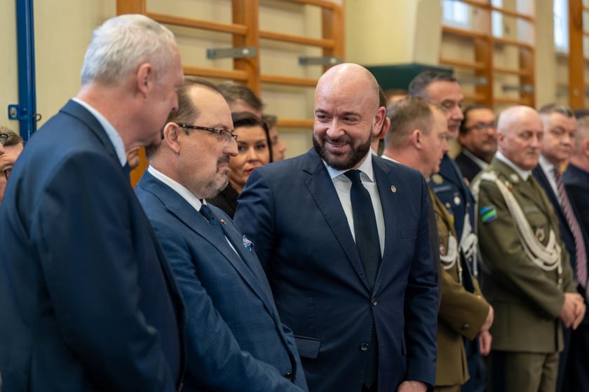 Uroczysty apel z okazji zakończenia służby w Państwowej Straży Pożarnej nadbryg. Marka Kamińskiego