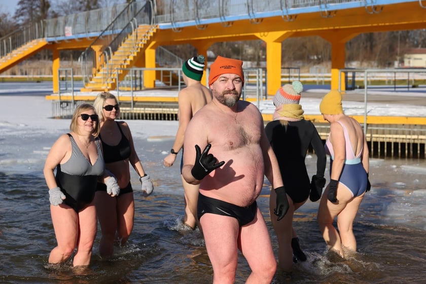 Wrocławskie Morsy świętują Dzień Babci i Dziadk