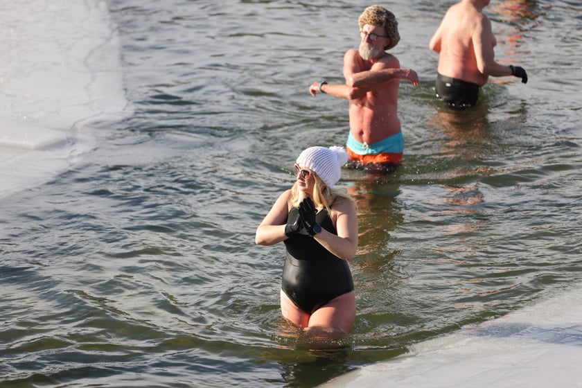 Wrocławskie Morsy świętują Dzień Babci i Dziadk