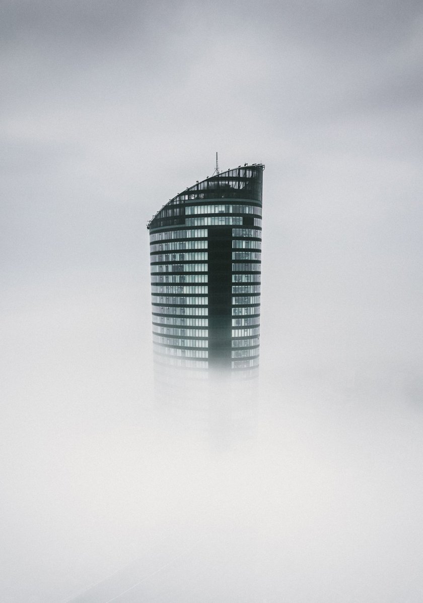 Sky Tower we Wrocławiu na zdjęciu z drona
