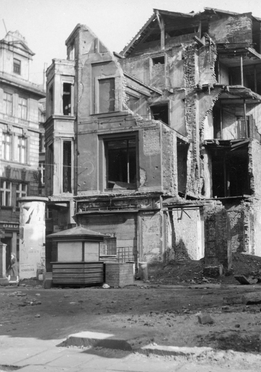 Zniszczony budynek na Ruskiej, lata 60.