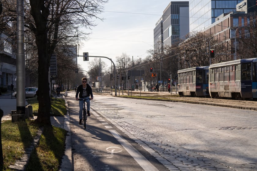 Ulica Powstańców Śląskich w styczniu 2024