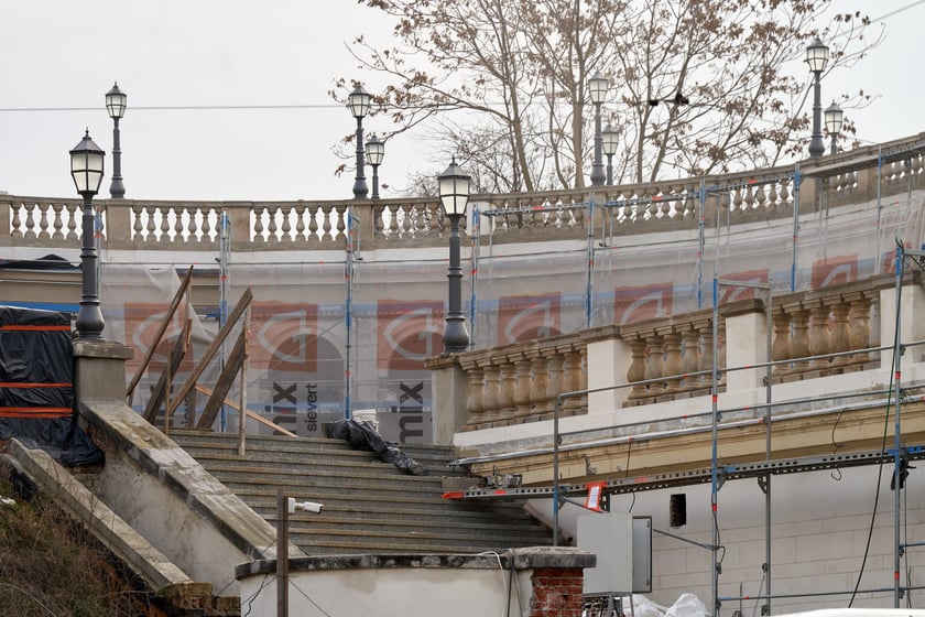 Remont Bastionu Sakowego na wzgórzu Partyzantów.