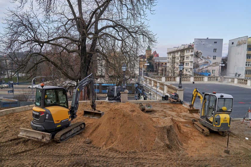 Remont Bastionu Sakowego na wzgórzu Partyzantów.