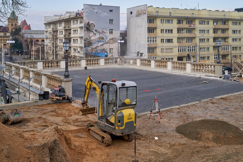 Remont Bastionu Sakowego na wzgórzu Partyzantów.