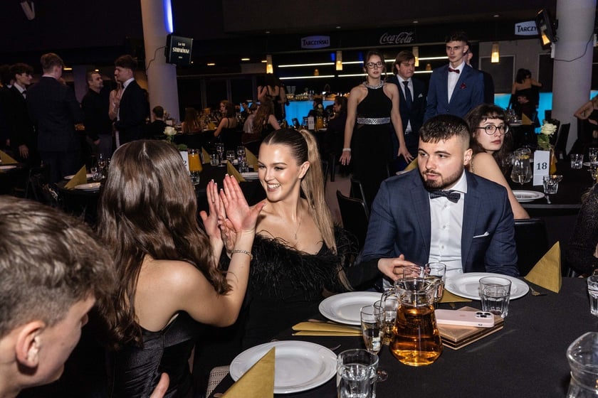 Studniówka maturzystów VII LO we Wrocławiu