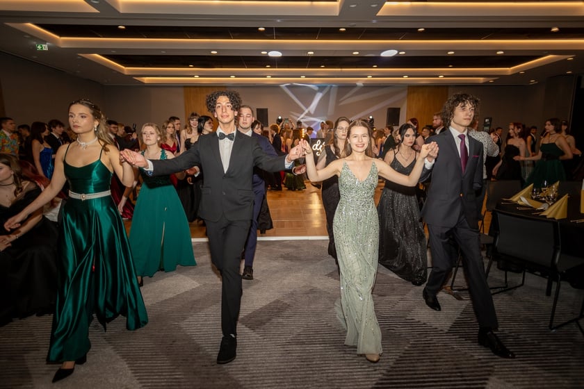 Studni&oacute;wka uczni&oacute;w&nbsp;klas maturalnych XIII LO im. Aleksandra Fredry we Wrocławiu