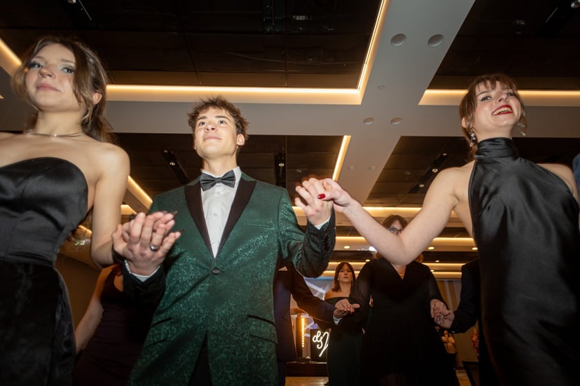 Studni&oacute;wka uczni&oacute;w&nbsp;klas maturalnych XIII LO im. Aleksandra Fredry we Wrocławiu