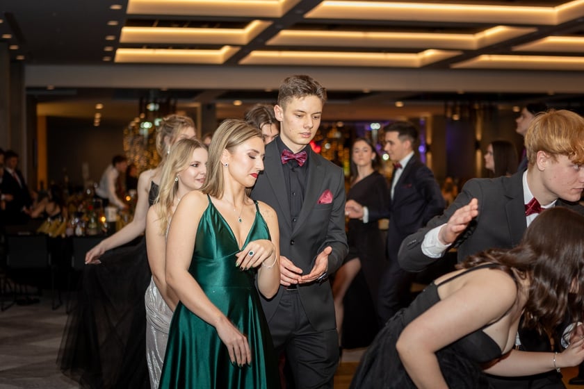 Studni&oacute;wka uczni&oacute;w&nbsp;klas maturalnych XIII LO im. Aleksandra Fredry we Wrocławiu