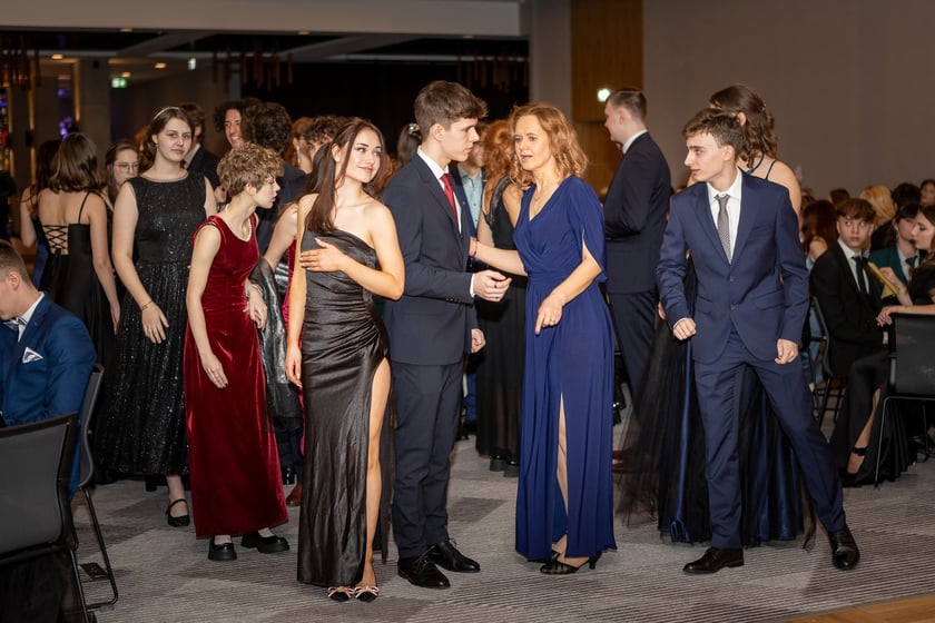 Studni&oacute;wka uczni&oacute;w&nbsp;klas maturalnych XIII LO im. Aleksandra Fredry we Wrocławiu