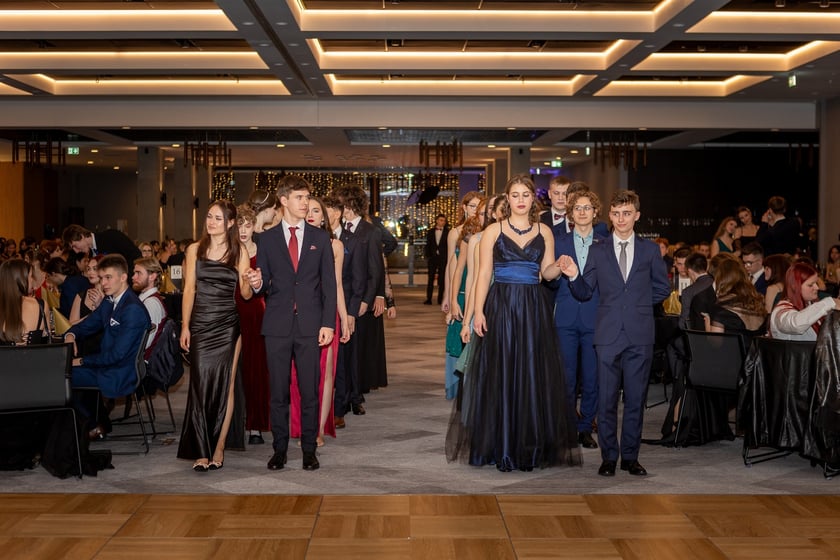 Studni&oacute;wka uczni&oacute;w&nbsp;klas maturalnych XIII LO im. Aleksandra Fredry we Wrocławiu