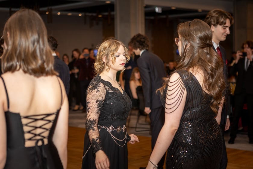 Studni&oacute;wka uczni&oacute;w&nbsp;klas maturalnych XIII LO im. Aleksandra Fredry we Wrocławiu