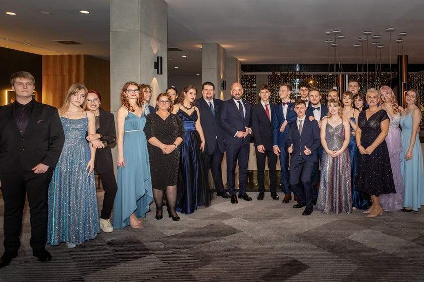 Studni&oacute;wka uczni&oacute;w&nbsp;klas maturalnych XIII LO im. Aleksandra Fredry we Wrocławiu