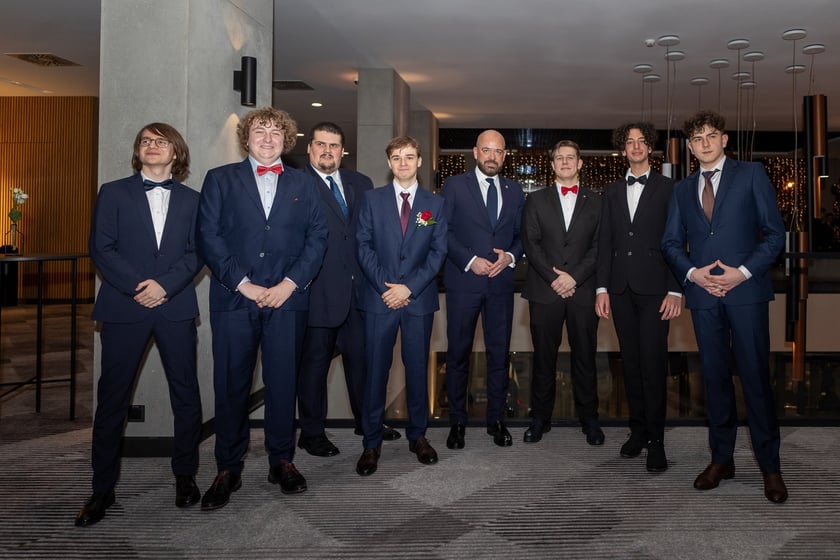 Studni&oacute;wka uczni&oacute;w&nbsp;klas maturalnych XIII LO im. Aleksandra Fredry we Wrocławiu