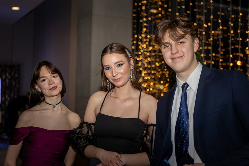 Studni&oacute;wka uczni&oacute;w&nbsp;klas maturalnych XIII LO im. Aleksandra Fredry we Wrocławiu