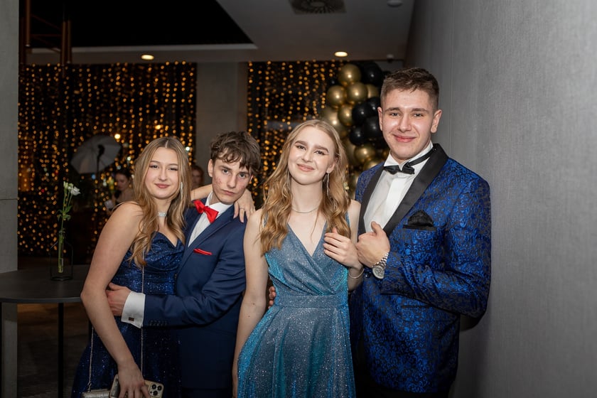 Studni&oacute;wka uczni&oacute;w&nbsp;klas maturalnych XIII LO im. Aleksandra Fredry we Wrocławiu