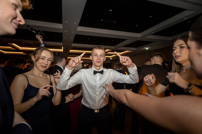 Studni&oacute;wka uczni&oacute;w&nbsp;klas maturalnych XIII LO im. Aleksandra Fredry we Wrocławiu