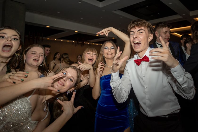 Studni&oacute;wka uczni&oacute;w&nbsp;klas maturalnych XIII LO im. Aleksandra Fredry we Wrocławiu