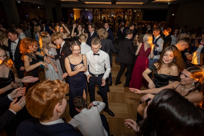 Studni&oacute;wka uczni&oacute;w&nbsp;klas maturalnych XIII LO im. Aleksandra Fredry we Wrocławiu