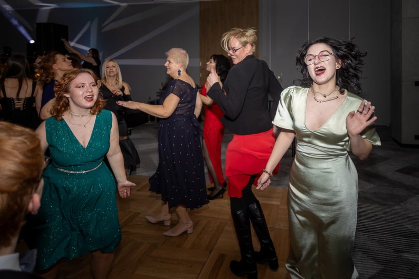 Studni&oacute;wka uczni&oacute;w&nbsp;klas maturalnych XIII LO im. Aleksandra Fredry we Wrocławiu