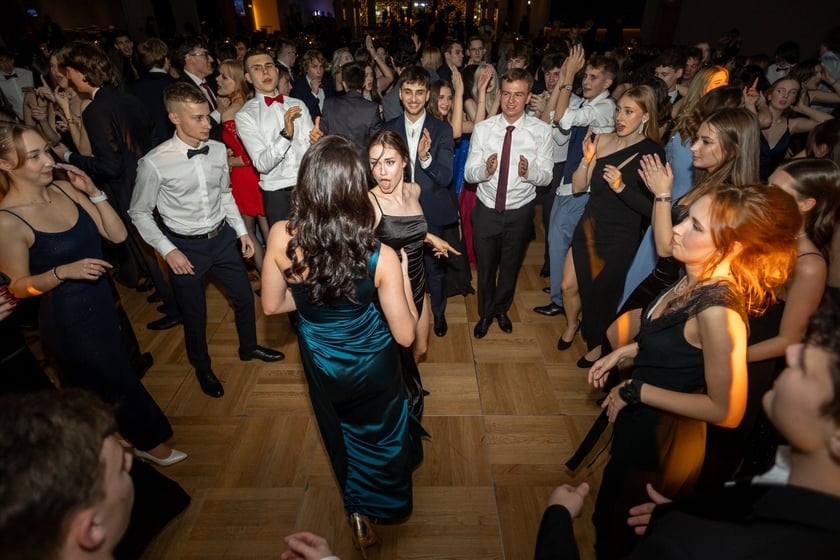 Studni&oacute;wka uczni&oacute;w&nbsp;klas maturalnych XIII LO im. Aleksandra Fredry we Wrocławiu