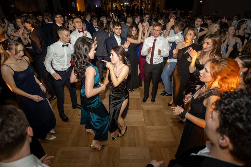 Studni&oacute;wka uczni&oacute;w&nbsp;klas maturalnych XIII LO im. Aleksandra Fredry we Wrocławiu