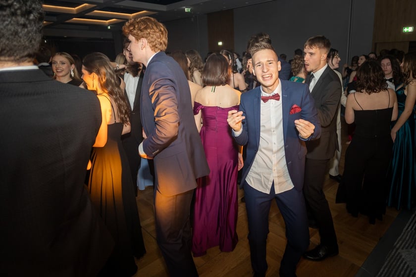 Studni&oacute;wka uczni&oacute;w&nbsp;klas maturalnych XIII LO im. Aleksandra Fredry we Wrocławiu