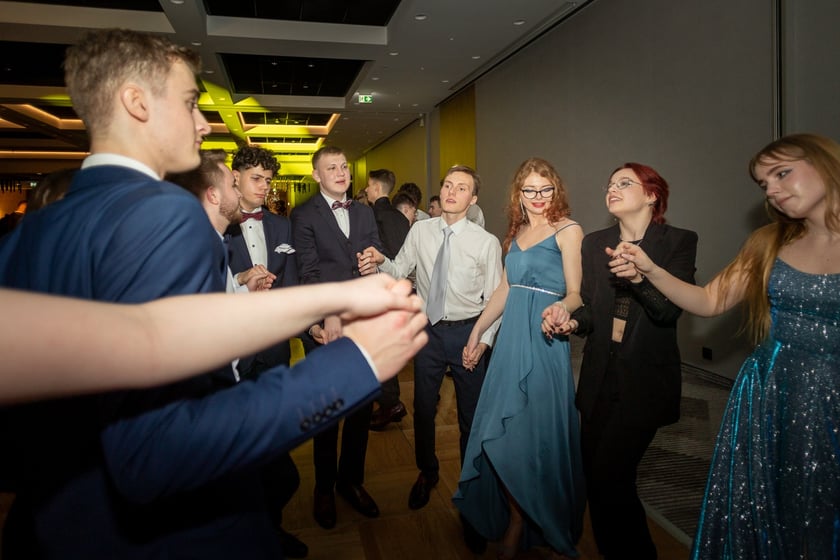 Studni&oacute;wka uczni&oacute;w&nbsp;klas maturalnych XIII LO im. Aleksandra Fredry we Wrocławiu