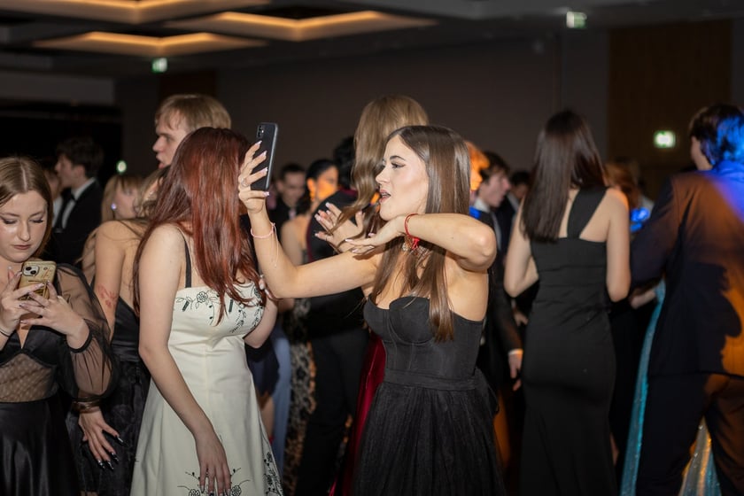 Studni&oacute;wka uczni&oacute;w&nbsp;klas maturalnych XIII LO im. Aleksandra Fredry we Wrocławiu