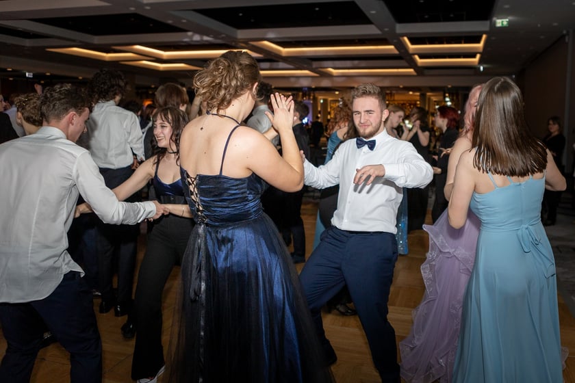 Studni&oacute;wka uczni&oacute;w&nbsp;klas maturalnych XIII LO im. Aleksandra Fredry we Wrocławiu