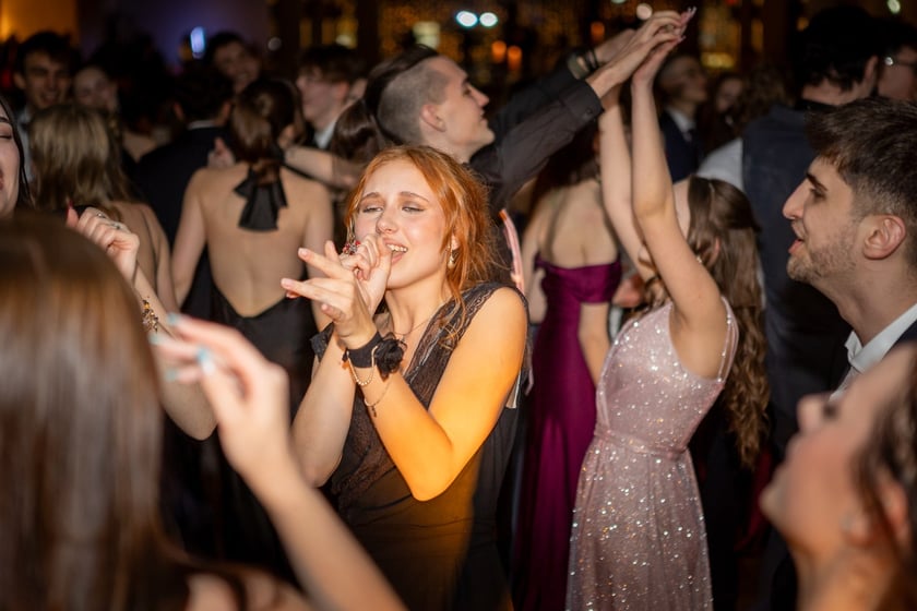 Studni&oacute;wka uczni&oacute;w&nbsp;klas maturalnych XIII LO im. Aleksandra Fredry we Wrocławiu