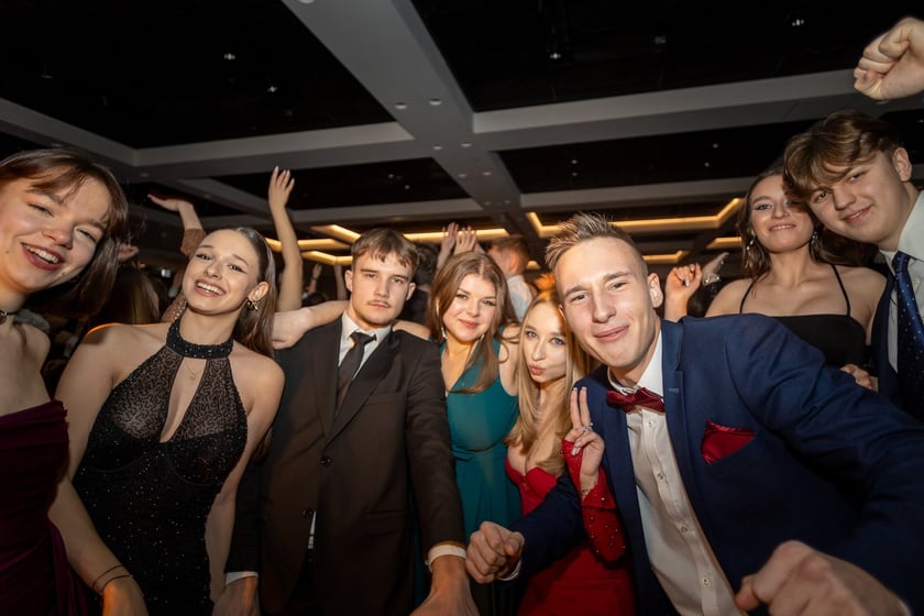 Studni&oacute;wka uczni&oacute;w&nbsp;klas maturalnych XIII LO im. Aleksandra Fredry we Wrocławiu