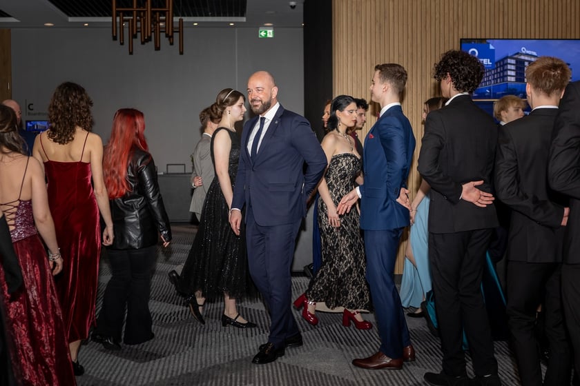 Studni&oacute;wka uczni&oacute;w&nbsp;klas maturalnych XIII LO im. Aleksandra Fredry we Wrocławiu