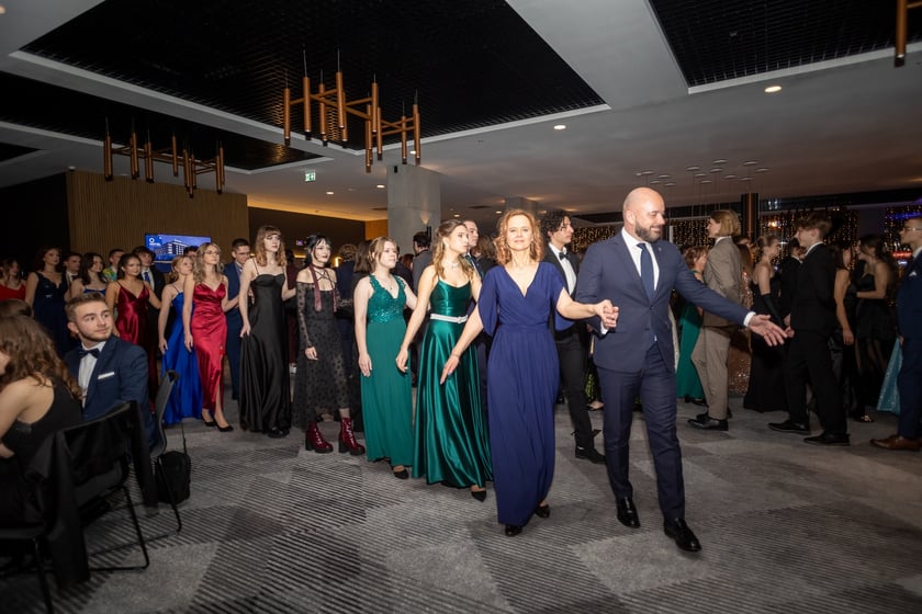 Studni&oacute;wka uczni&oacute;w&nbsp;klas maturalnych XIII LO im. Aleksandra Fredry we Wrocławiu