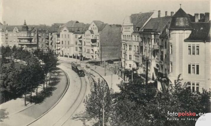 Lata 1900-1920 , plac Powstańców Śląskich. Pierzeja wschodnia. Widok na północny wschód.