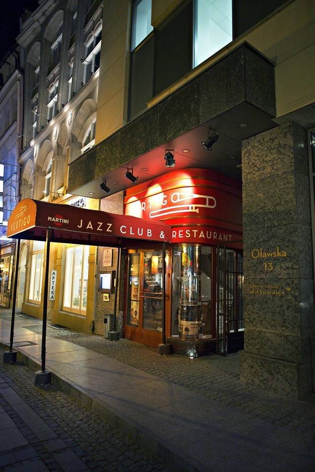 Wejście do Vertigo Jazz Club &amp; Restaurant przy Oławskiej 13