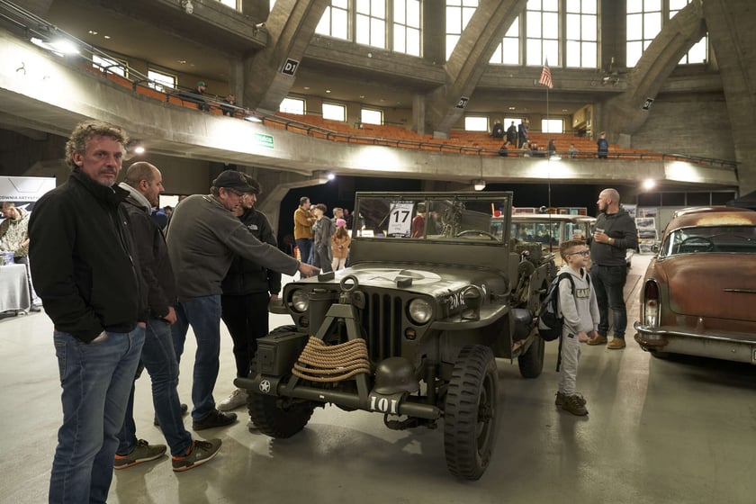 Kustomhead 2024 w Hali Stulecia - zabytkowe amerykańskie pojazdy we Wrocławiu
