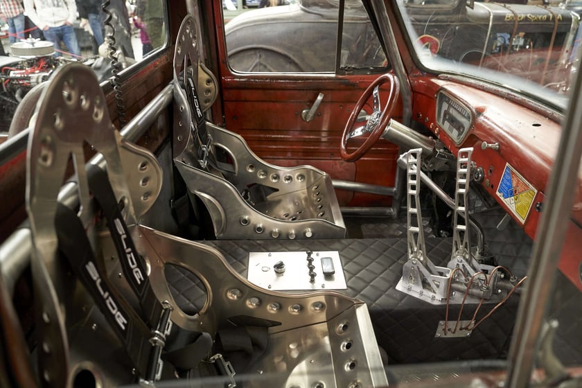 Kustomhead 2024 w Hali Stulecia - zabytkowe amerykańskie pojazdy we Wrocławiu