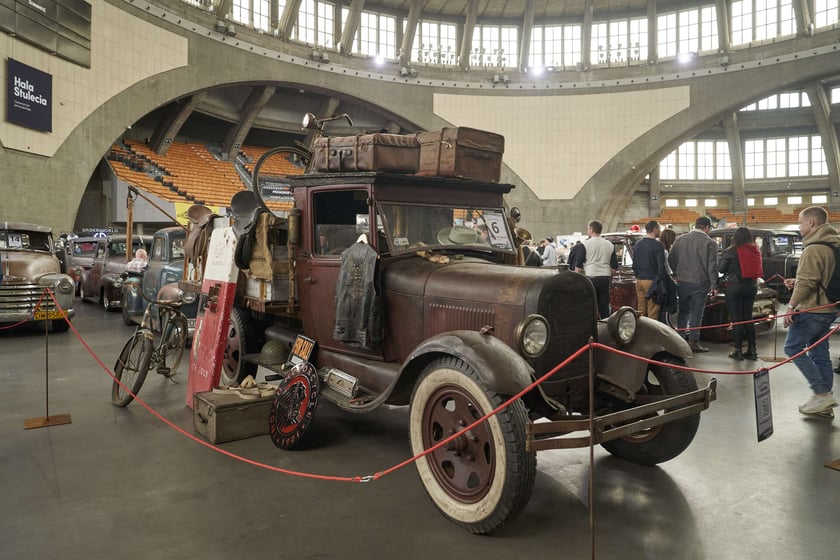 Kustomhead 2024 w Hali Stulecia - zabytkowe amerykańskie pojazdy we Wrocławiu