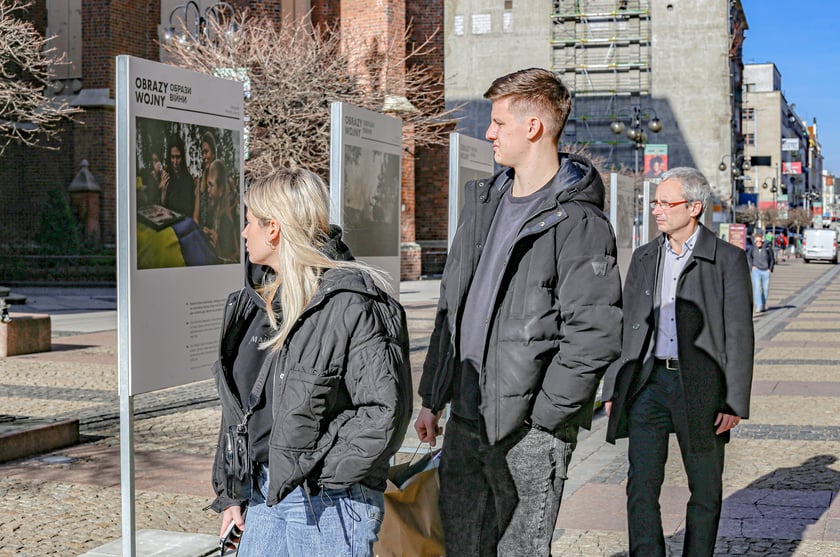 Wystawa „Obrazy wojny” na ul. Świdnickiej we Wrocławiu
