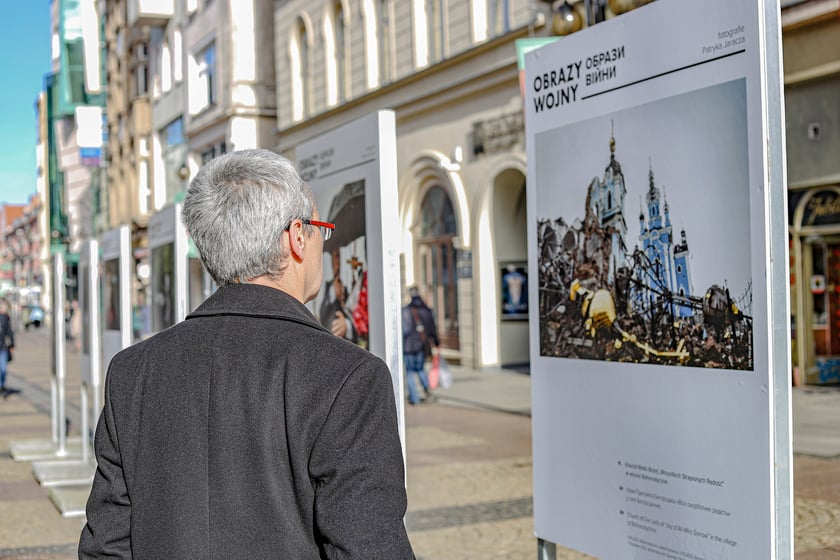 Wystawa „Obrazy wojny” na ul. Świdnickiej we Wrocławiu