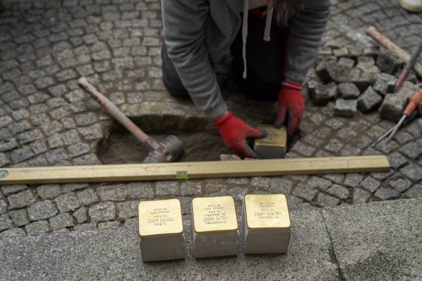 Uroczystość wmurowania kamieni pamięci odbyła się na pl. Solnym we Wrocławiu