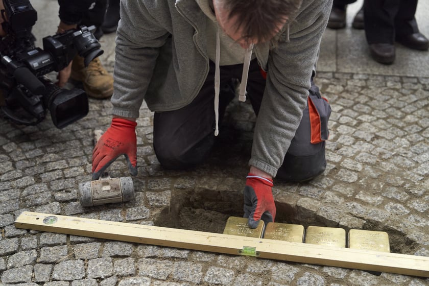Uroczystość wmurowania kamieni pamięci odbyła się na pl. Solnym we Wrocławiu