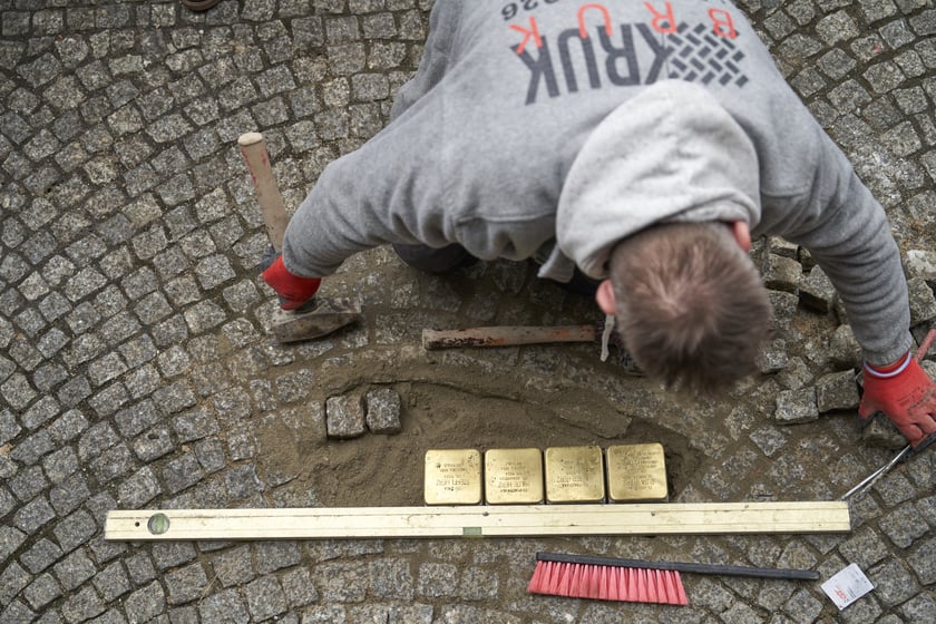 Uroczystość wmurowania kamieni pamięci odbyła się na pl. Solnym we Wrocławiu
