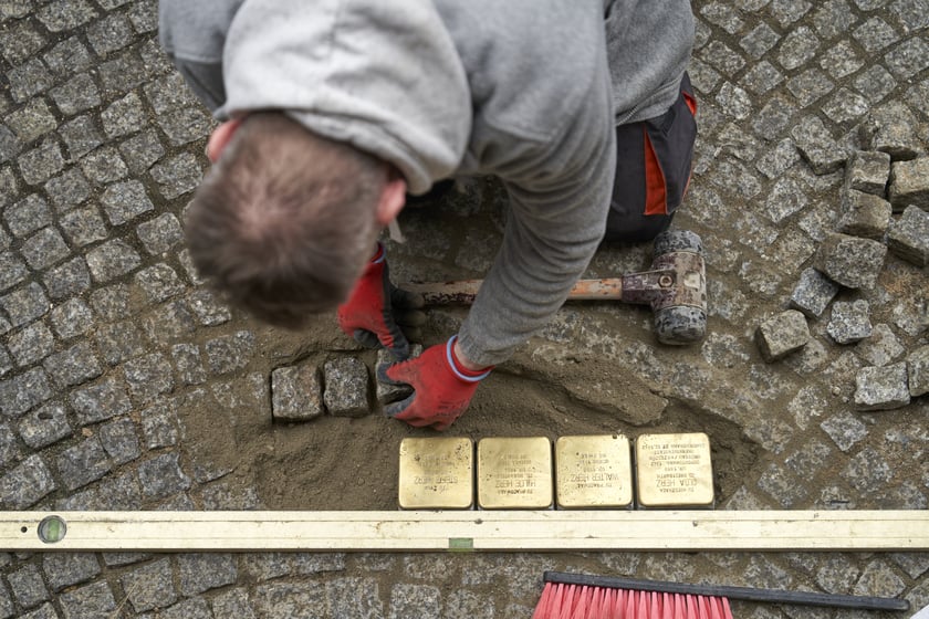 Uroczystość wmurowania kamieni pamięci odbyła się na pl. Solnym we Wrocławiu