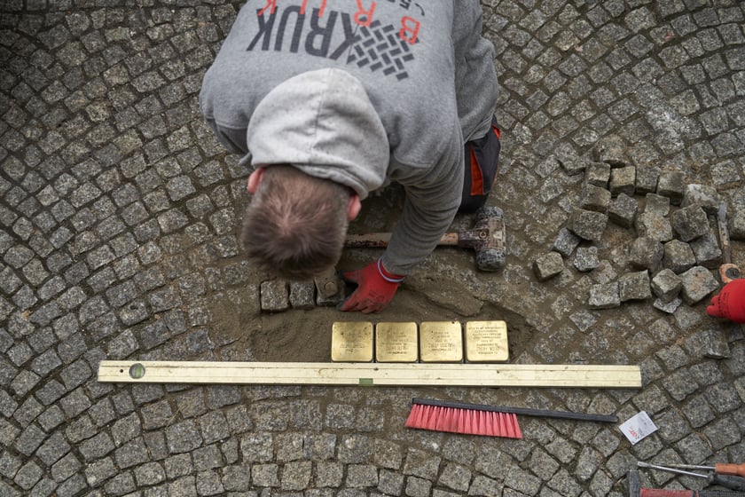 Uroczystość wmurowania kamieni pamięci odbyła się na pl. Solnym we Wrocławiu