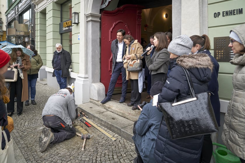 Uroczystość wmurowania kamieni pamięci odbyła się na pl. Solnym we Wrocławiu