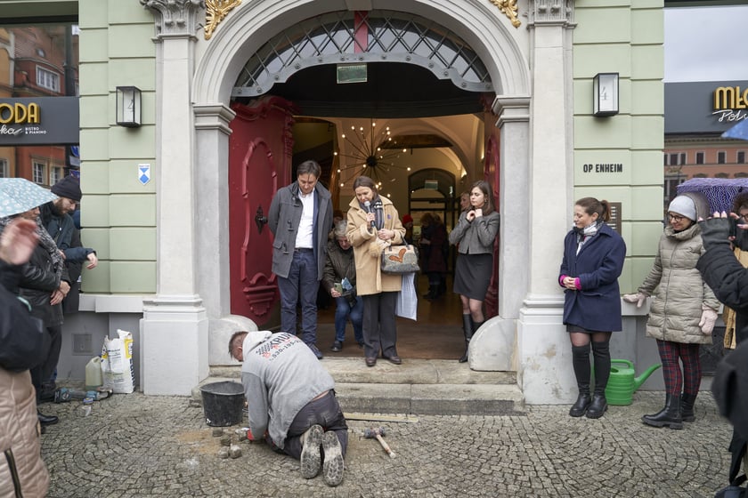 Uroczystość wmurowania kamieni pamięci odbyła się na pl. Solnym we Wrocławiu